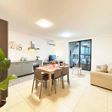Paceville Glow 8 * San Ġiljan