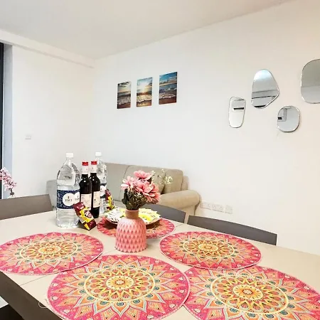 Paceville Glow 8 Apartman San Ġiljan