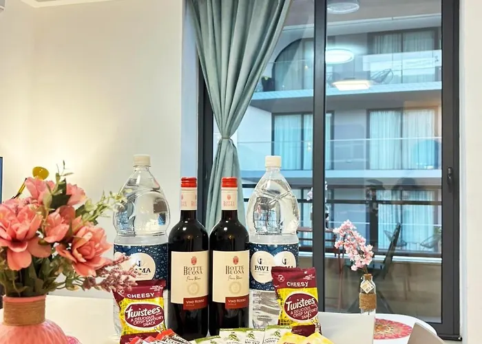 Paceville Glow 8 Сент Джулианс