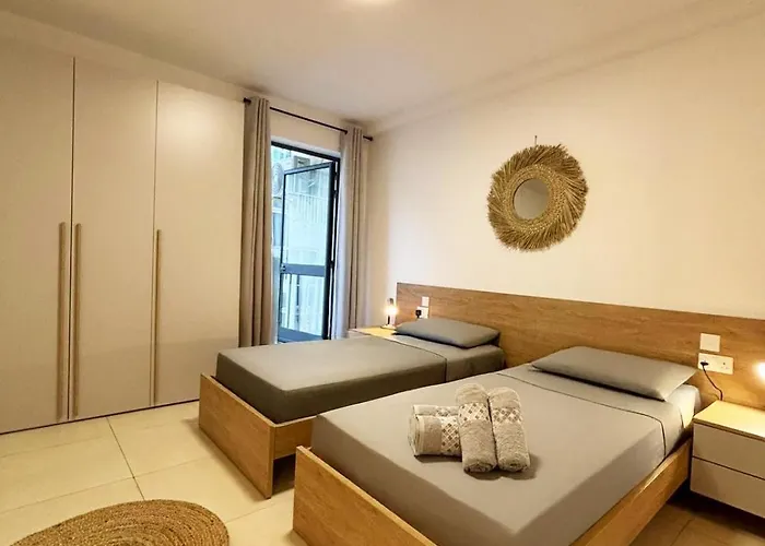 Paceville Glow Four Apartament *